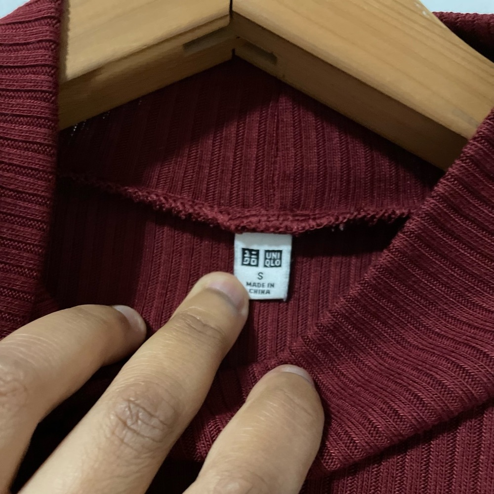Uniqlo Ribbed Mock neck - Picture 4 of 6